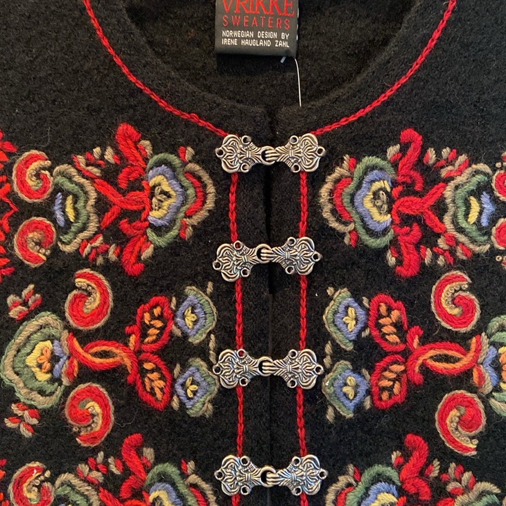 NWT Vrikke sweater vest size L 100%wool embroidered - Picture 2 of 7